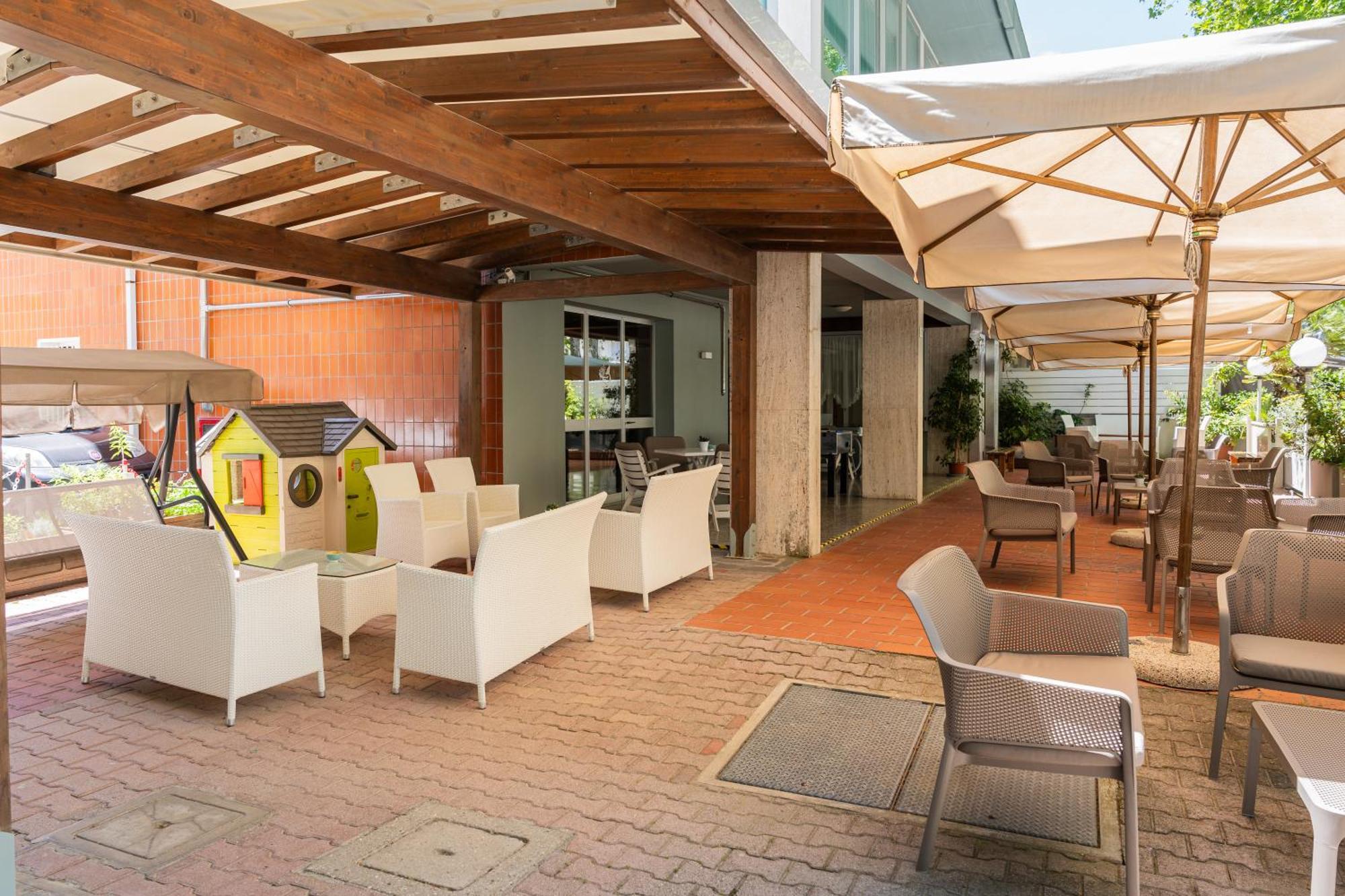 Hotel Ondina E Milazzo Cervia Exterior foto