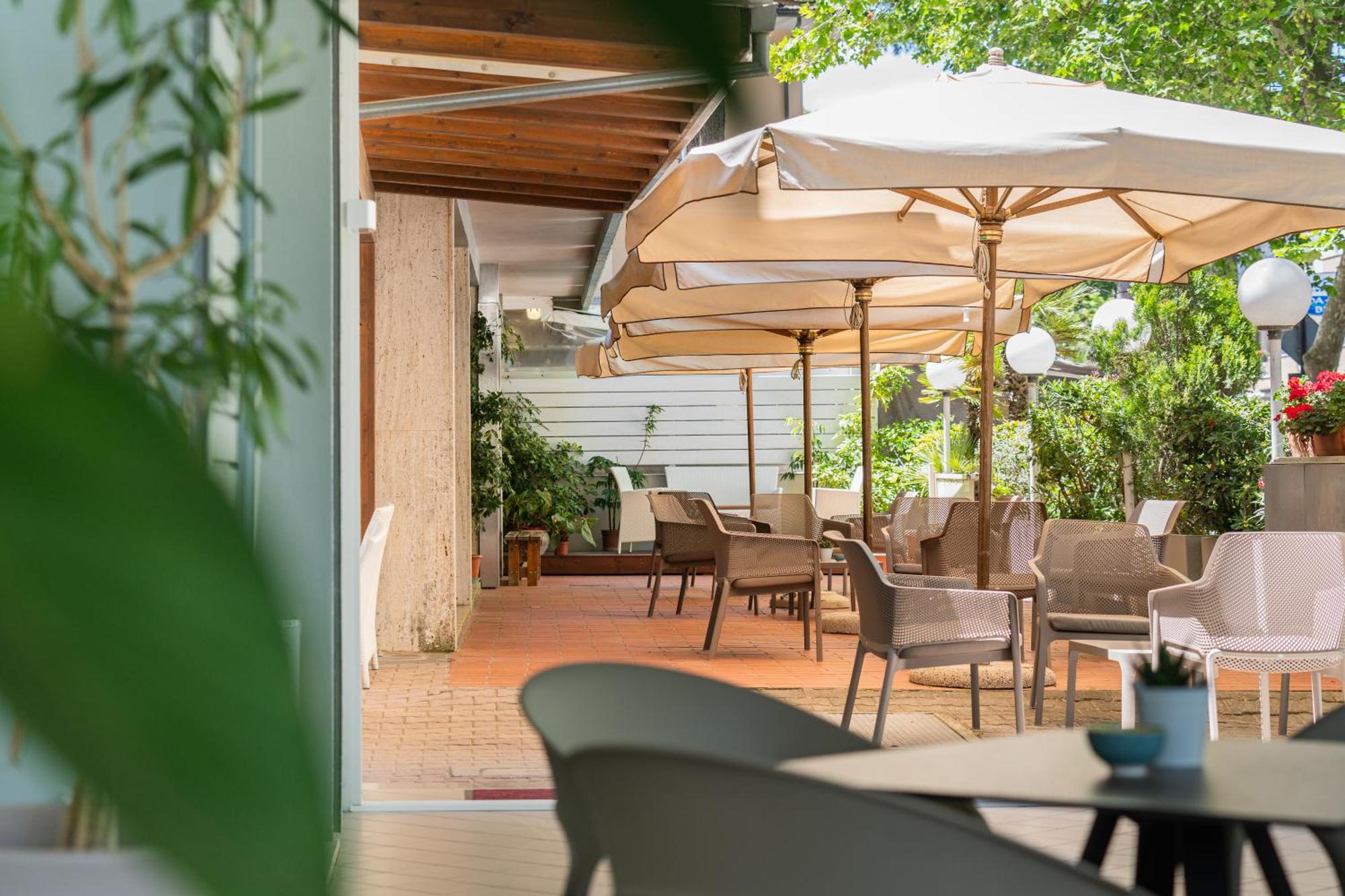Hotel Ondina E Milazzo Cervia Exterior foto